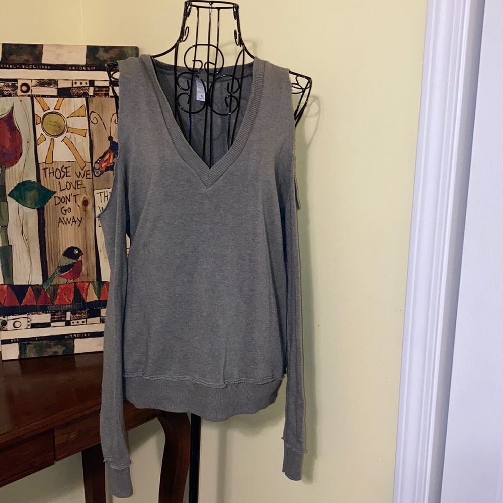⚡️4 items for $20⚡️ Green cold shoulder sweatshirt!